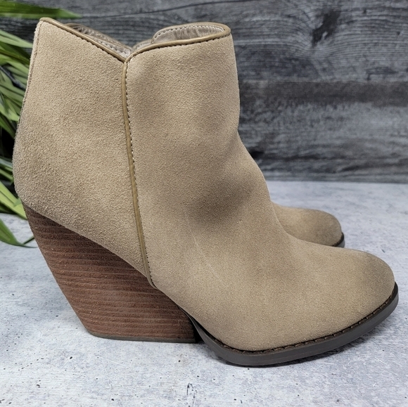 Very Volatile | Tan Suede 4" Heeled Booties Size 7.5 - Picture 3 of 11